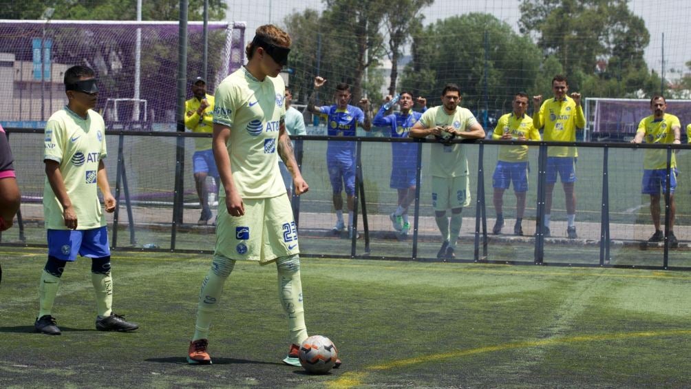 América presentó a su equipo oficial de 'Personas Ciegas y Débiles Visuales. Publicado por Victor Diaz en Record.